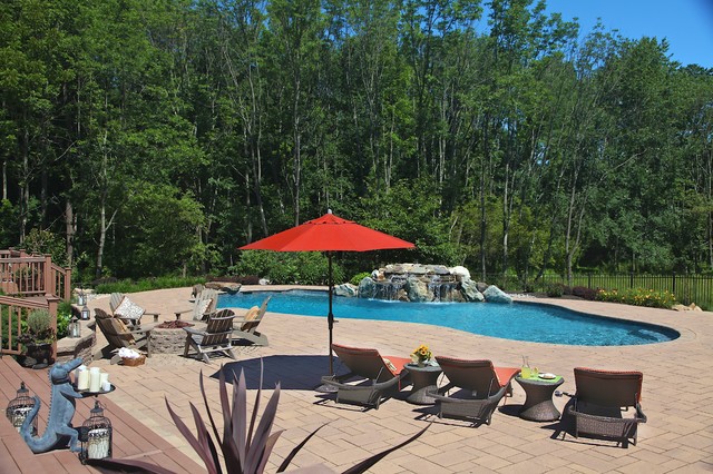 Poolscapes american-traditional-swimming-pool