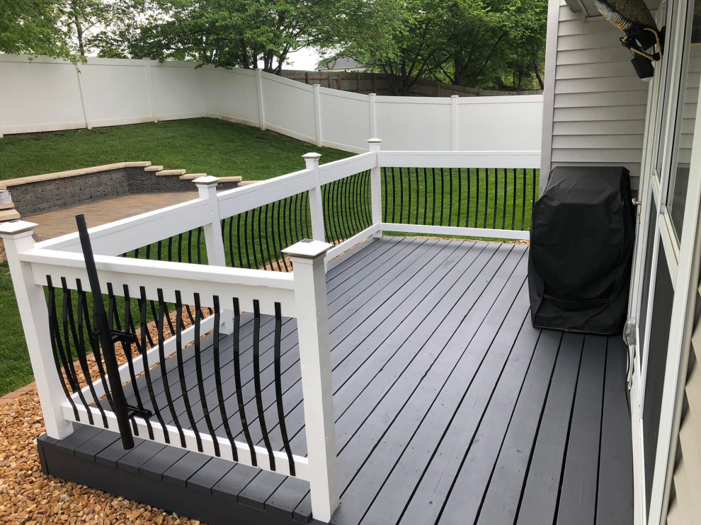 Design ideas for a small backyard deck in St Louis.