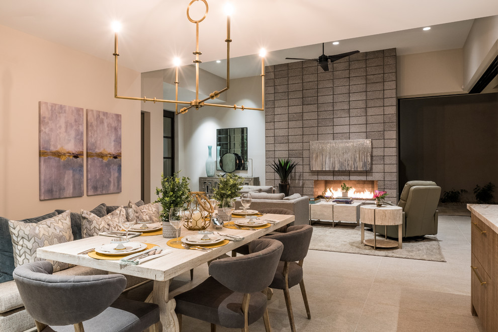 Moderne Wohnküche mit Porzellan-Bodenfliesen, Kaminumrandung aus Backstein und grauem Boden in Phoenix