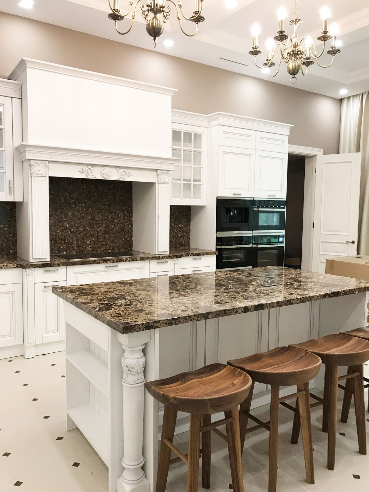 Дом 1000 кв.м - фото