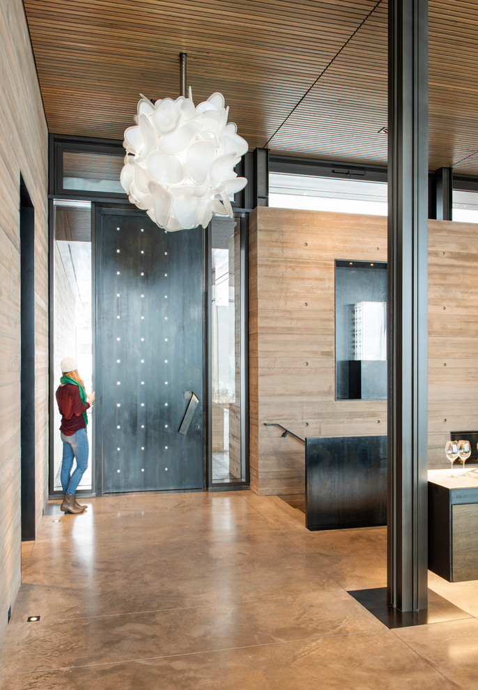 Example of a mountain style entryway design in Seattle