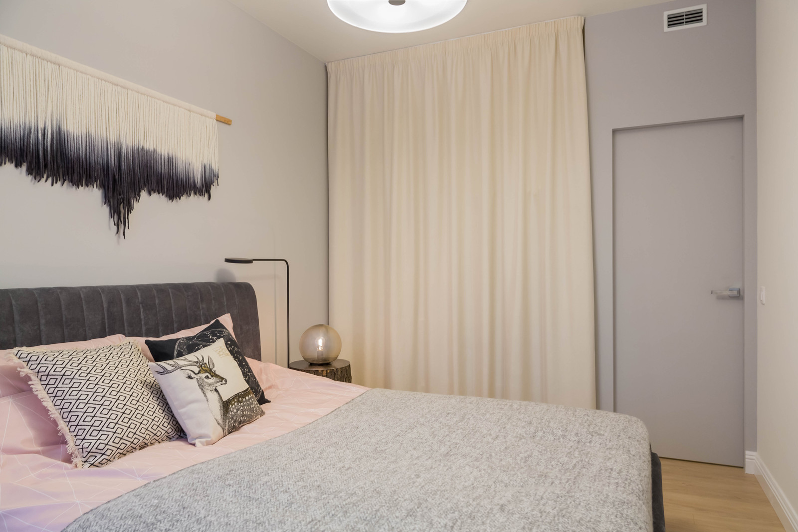 Зефирно-розовый скандинавский