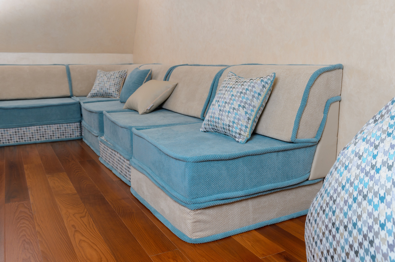 Диван для детской зоны