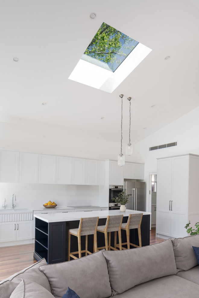 Transitional kitchen in Sydney.