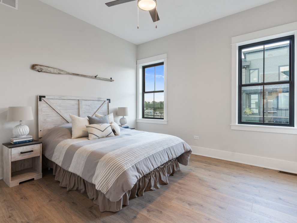 Design ideas for a beach style guest bedroom in Chicago with laminate floors.