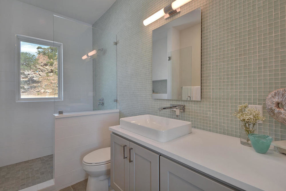 Example of a transitional home design design in Miami