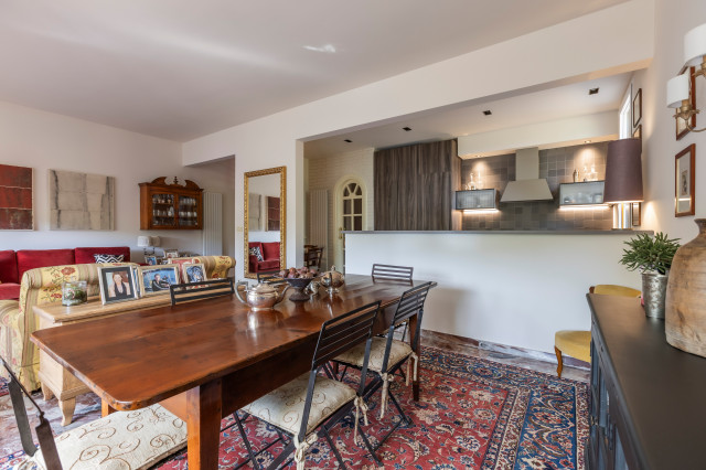 Una casa che racconta chi la abita eclectic-dining-room