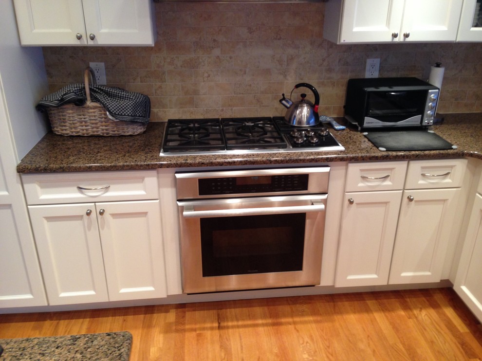Example of a transitional kitchen design in New York