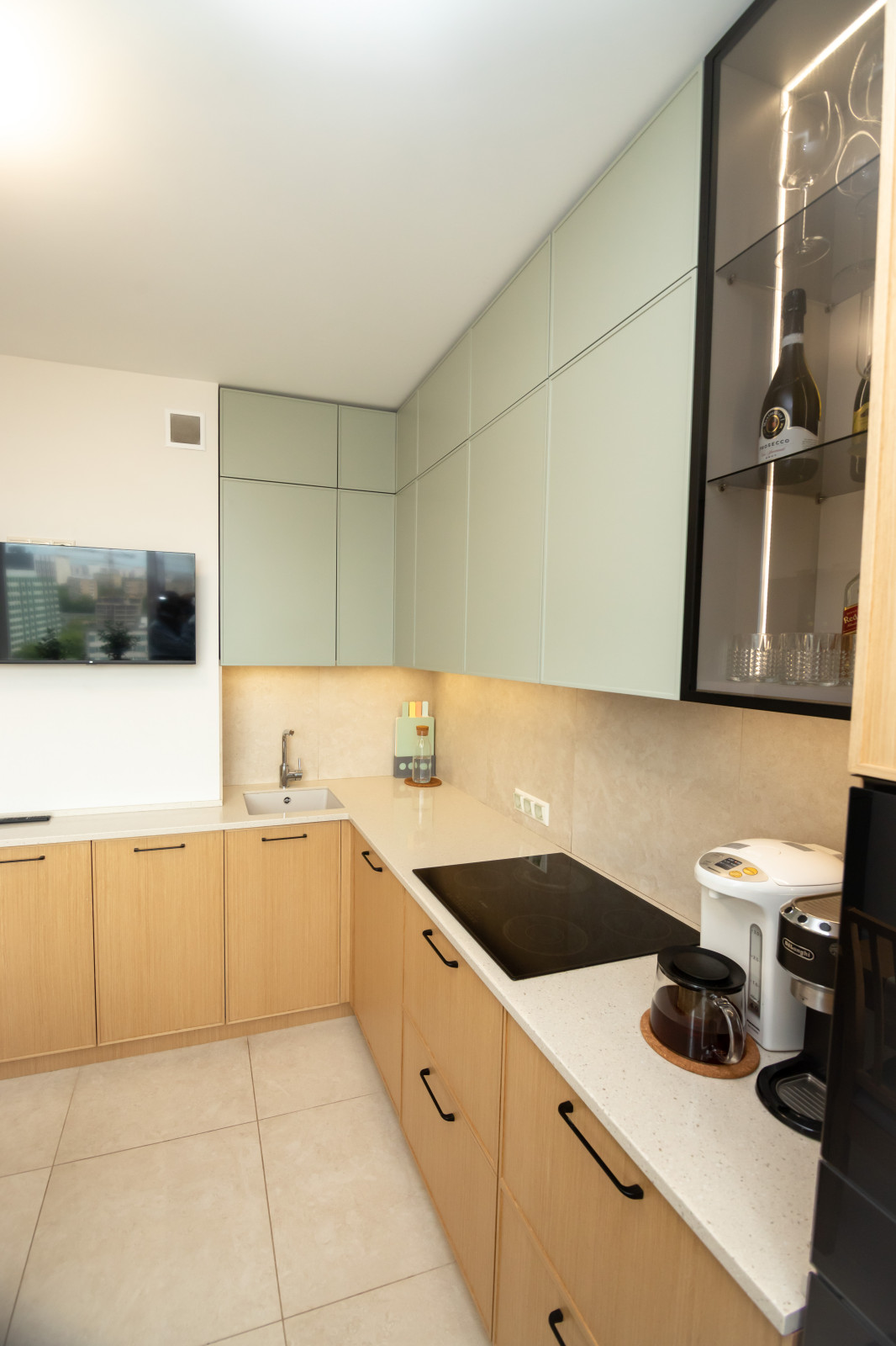 Неоклассическая кухня в трендовых цветах этого года