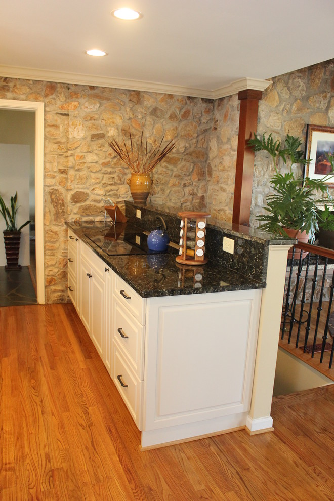 Kitchen - transitional kitchen idea