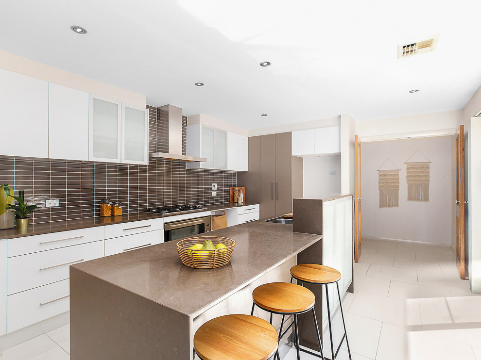 Design ideas for a modern kitchen in Canberra - Queanbeyan.
