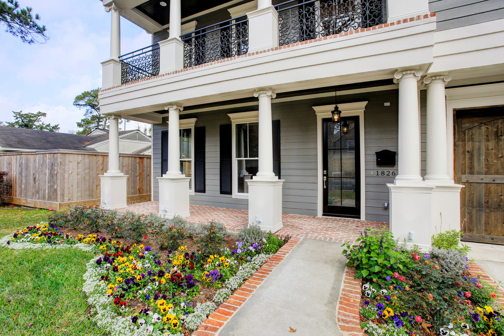 Transitional home design photo in Houston