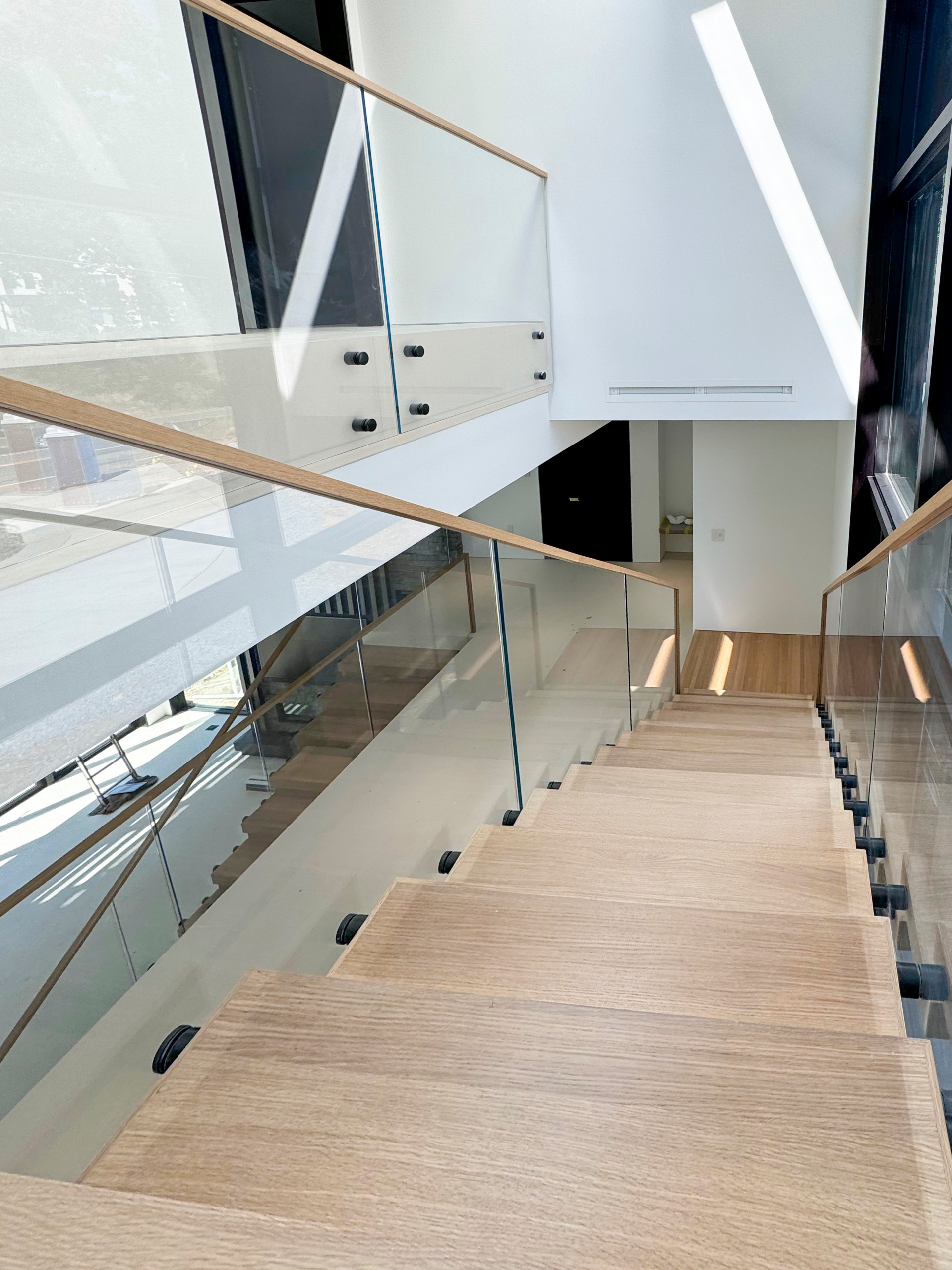 126_Visually Open and Light Contemporary Staircase, Mclean, VA 22102