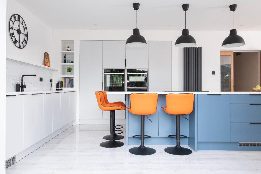 Design ideas for a mid-sized contemporary l-shaped kitchen in Cardiff with an integrated sink, flat-panel cabinets, light wood cabinets, quartzite benchtops, grey splashback, engineered quartz splashback, stainless steel appliances, porcelain floors, with island, grey floor and grey benchtop.