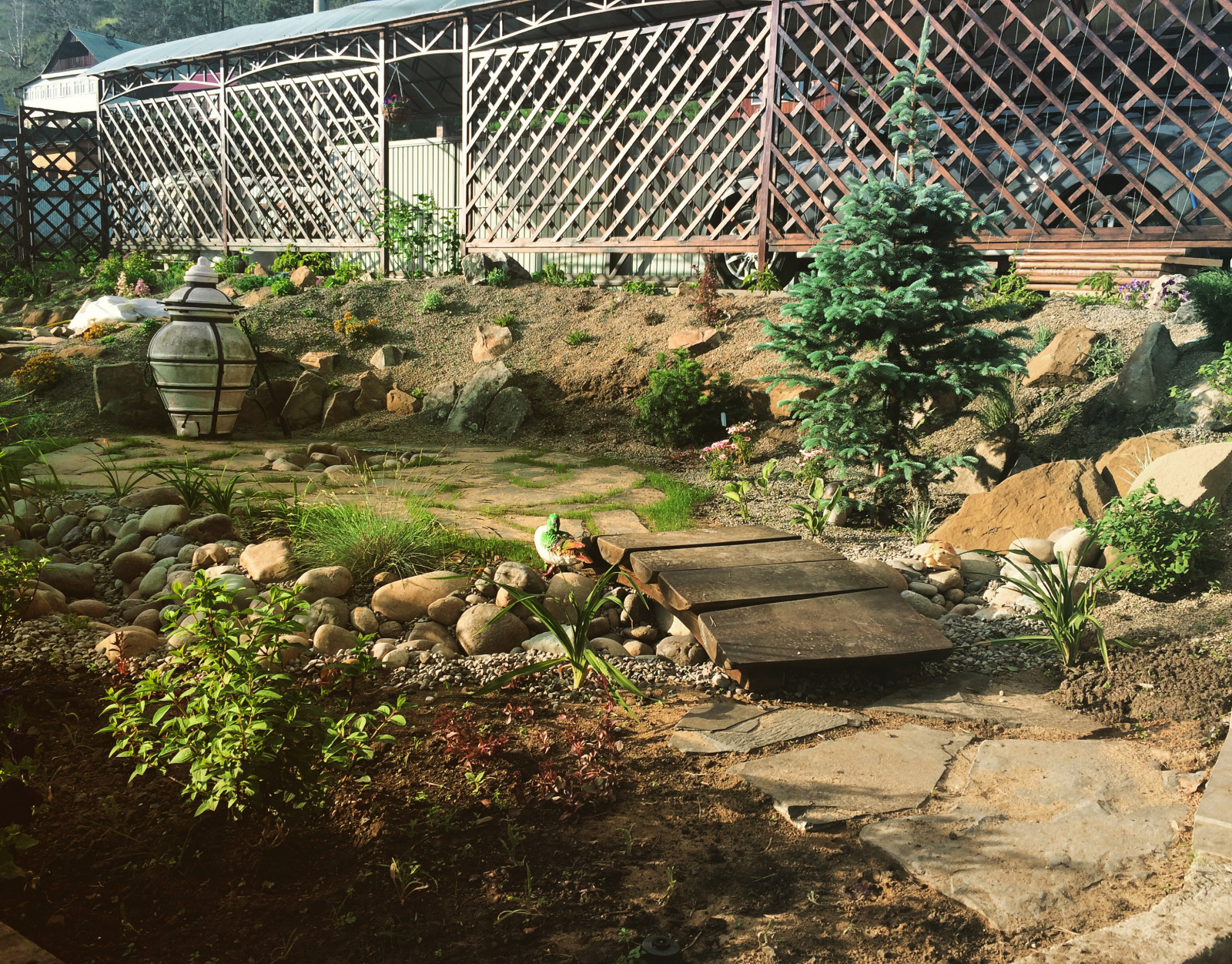 Миниатюрный участок на большом склоне