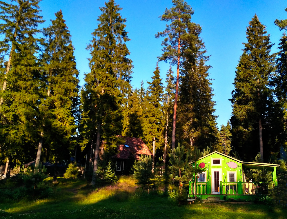 Домик в соснах