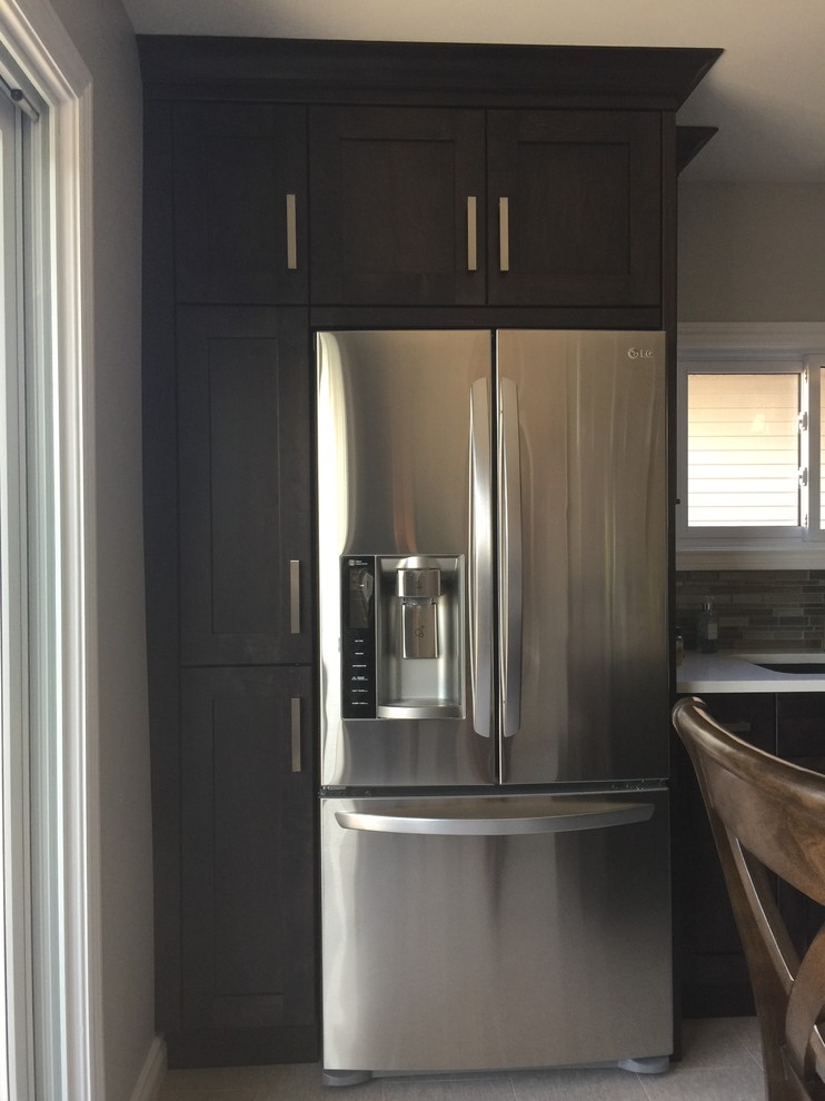 Transitional home design photo in Toronto