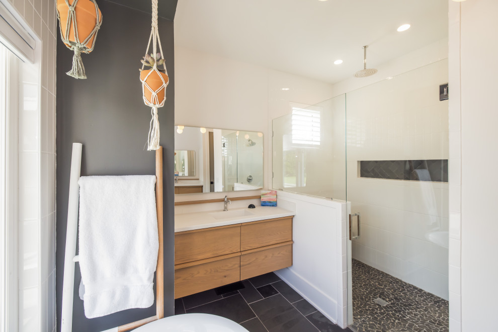 Home design - transitional home design idea
