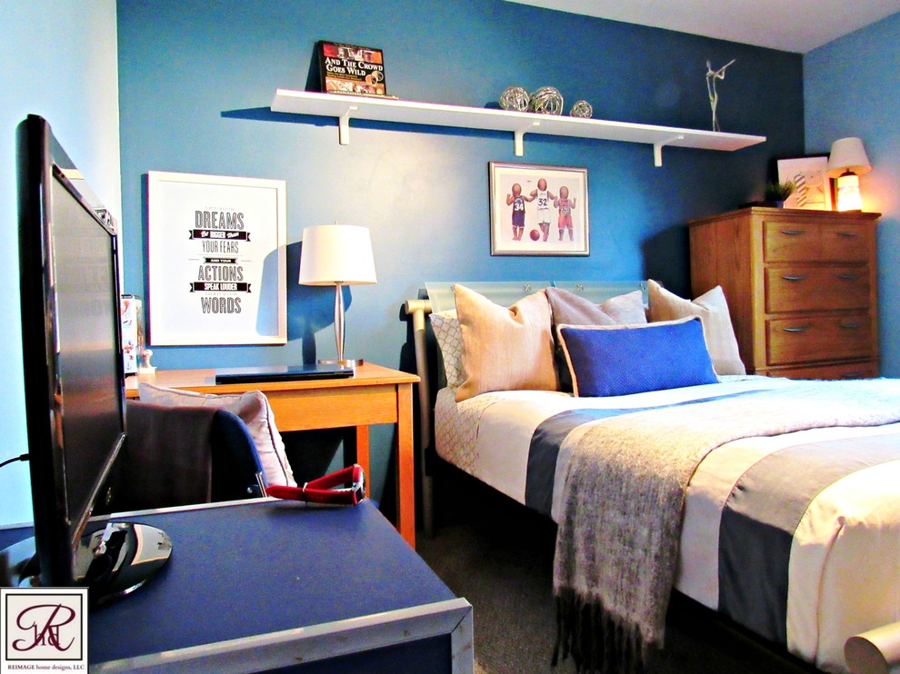Photo of a transitional bedroom in Cleveland with blue walls.