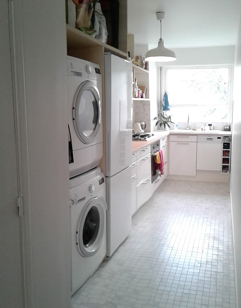 Design ideas for a mid-sized contemporary l-shaped laundry room in Paris with a drop-in sink, beaded inset cabinets, white cabinets, wood benchtops, multi-coloured splashback, matchstick tile splashback and ceramic floors.