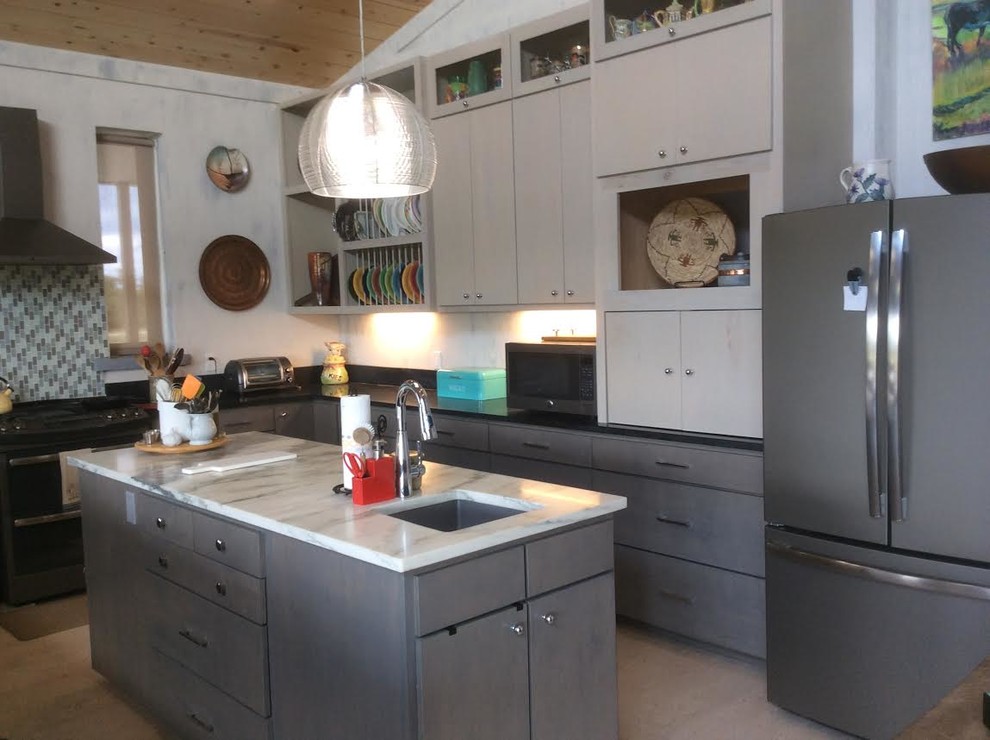 Kitchen - kitchen idea in Austin