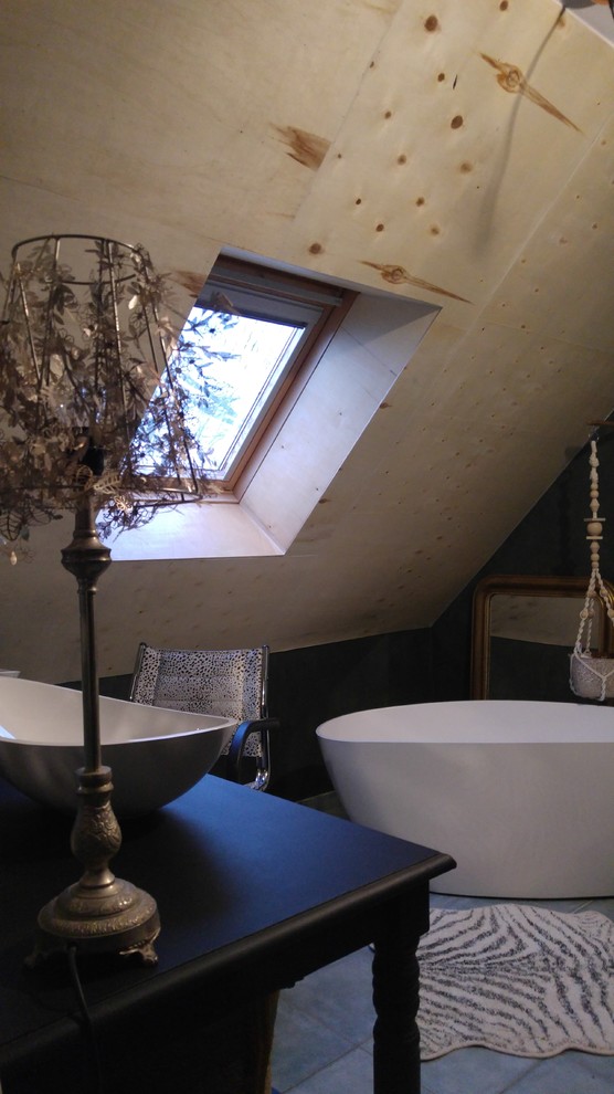 Inspiration for a large eclectic master bathroom in Nantes with wood benchtops and black benchtops.