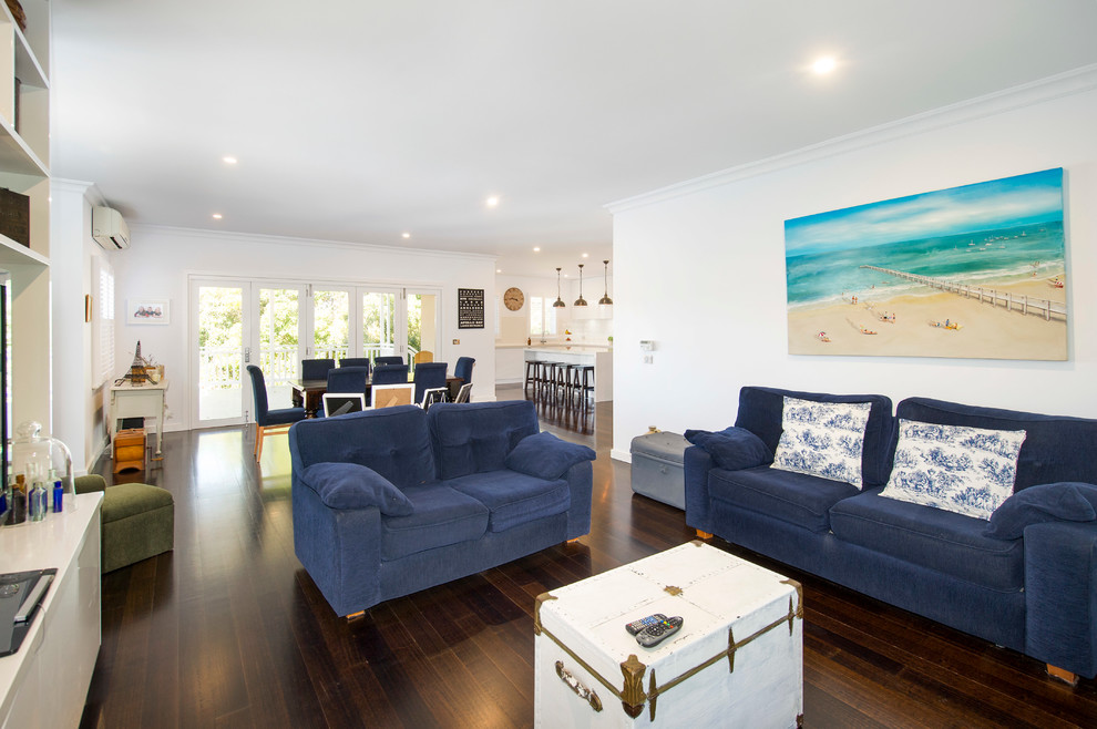 Contemporary living room in Melbourne.