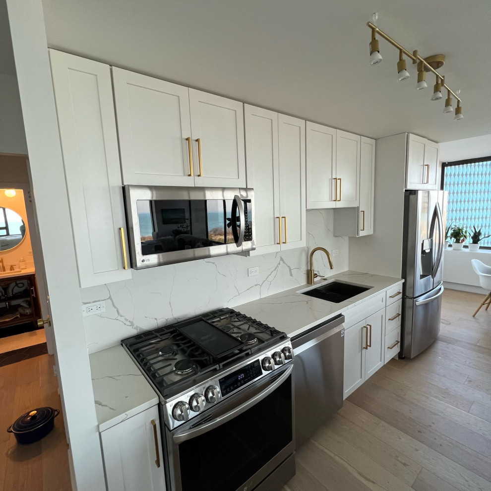 Inspiration for a transitional kitchen remodel in Chicago