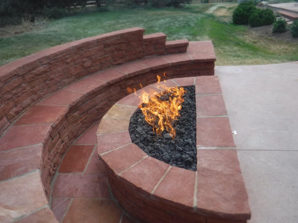 Inspiration for a traditional back garden in Denver with a fire feature.
