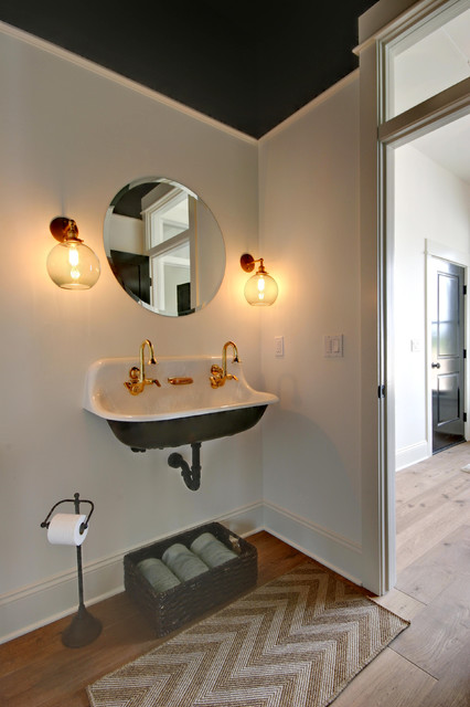Main level Half Bath campagne-salle-de-bain