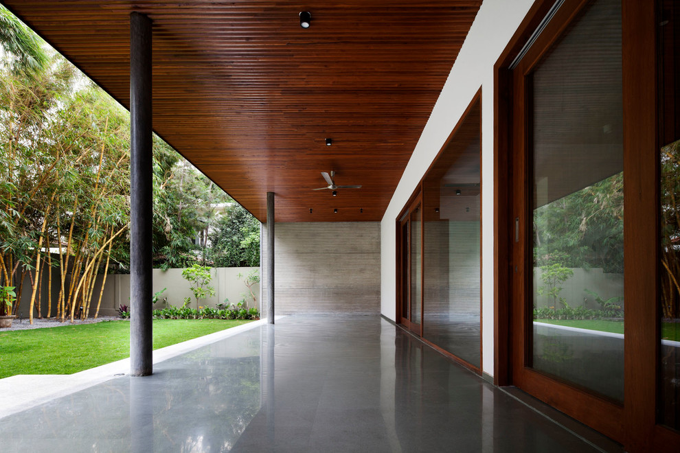 Design ideas for a contemporary patio in Bengaluru.