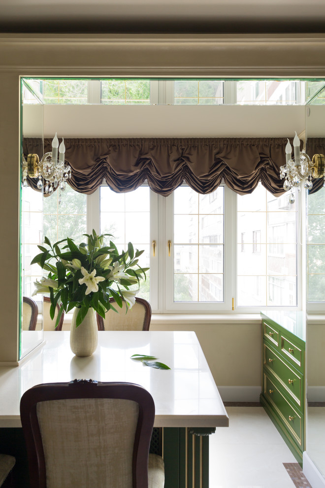 Квартира с зелёной кухней и романтичной ванной