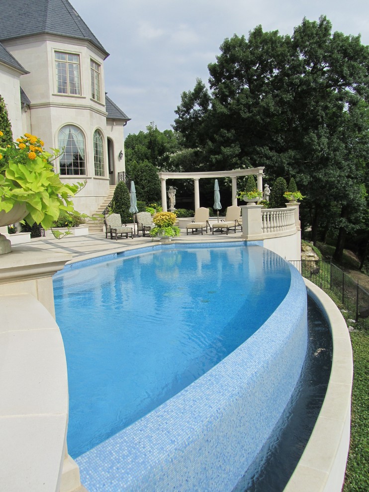 Design ideas for a traditional infinity pool in Dallas.