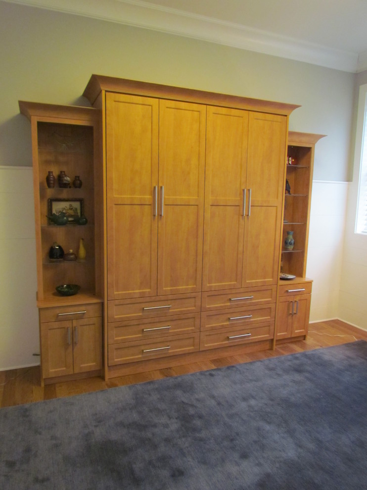 Mid-sized transitional guest home design photo in Atlanta