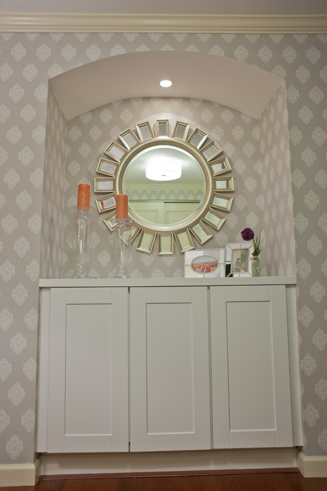 Transitional entryway photo in Denver
