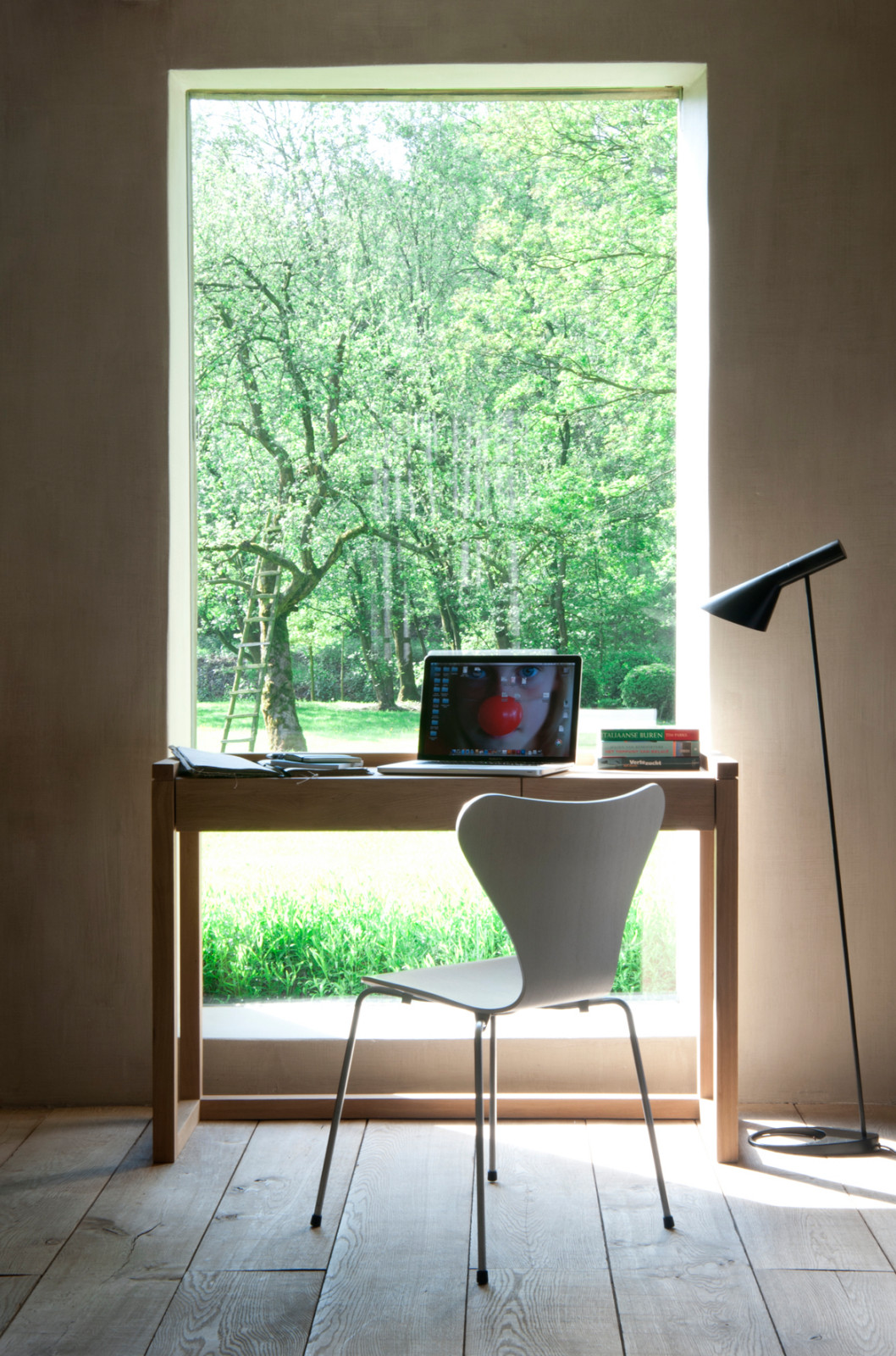 Ethnicraft - современная мебель из тика, дуба и ореха