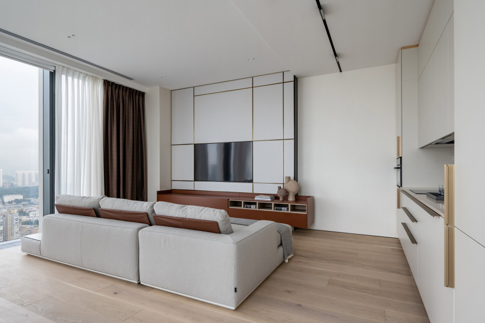 Idéer för ett mellanstort modernt vardagsrum, med beige väggar, ljust trägolv och beiget golv