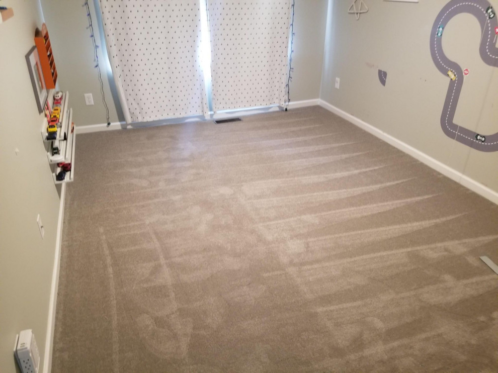 Bedroom - carpeted and gray floor bedroom idea in St Louis