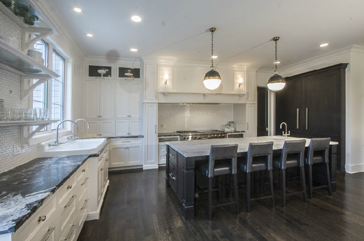 Transitional kitchen photo in Chicago