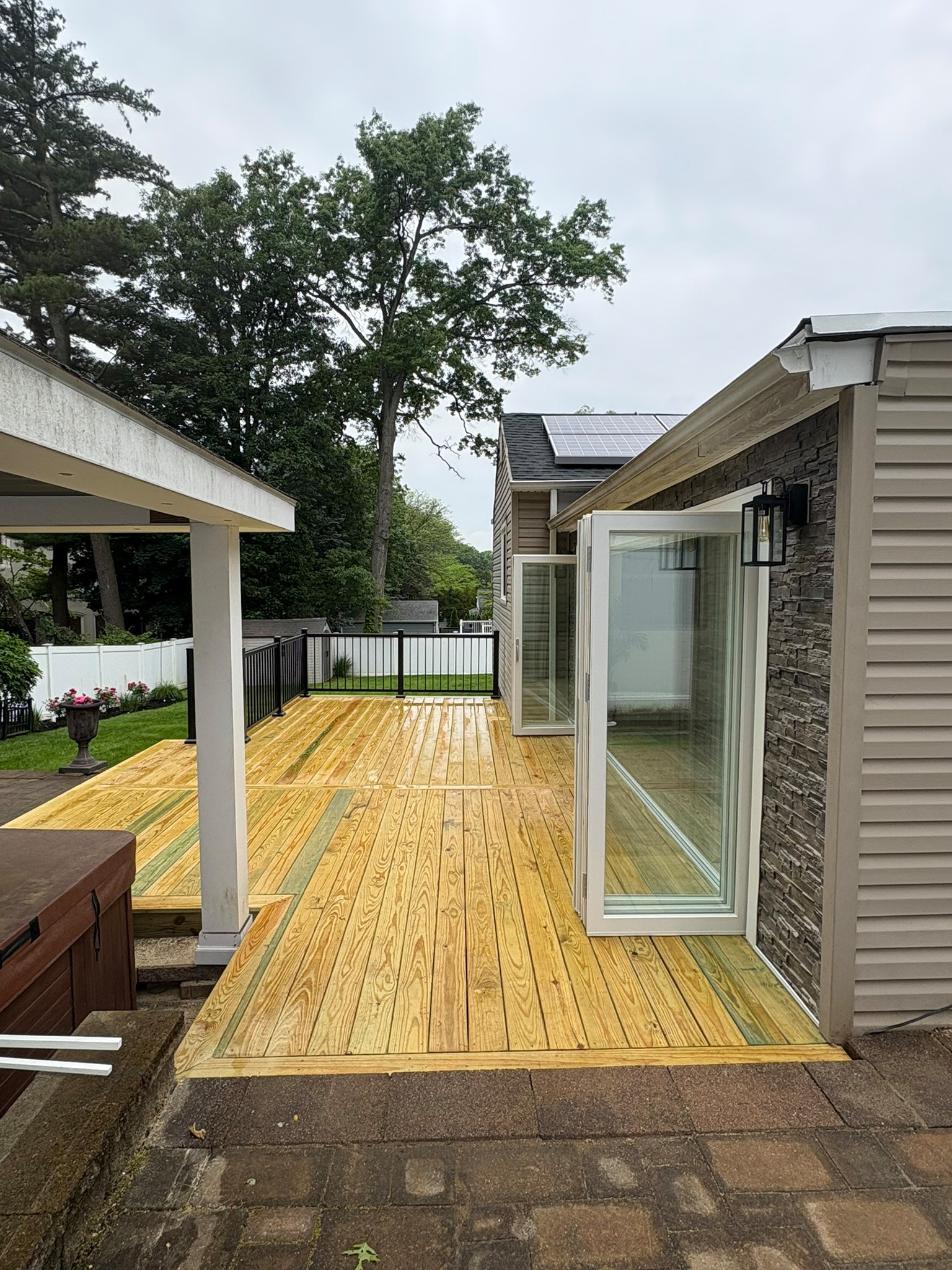3 Seasons Room and Deck