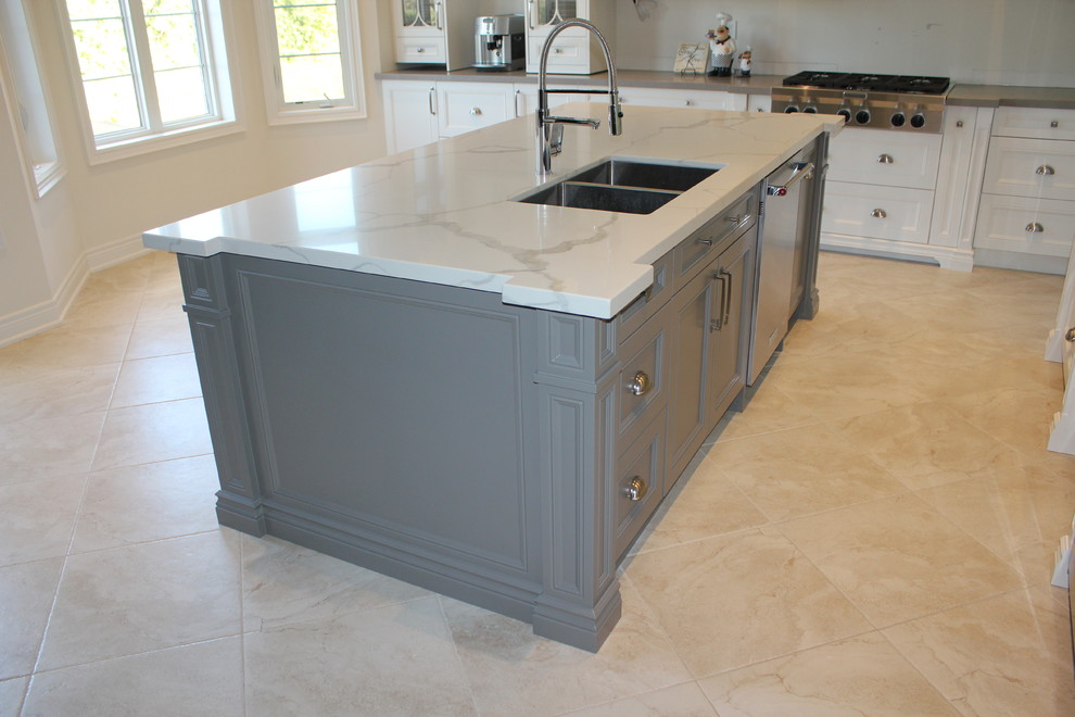 Example of a transitional kitchen design in Toronto
