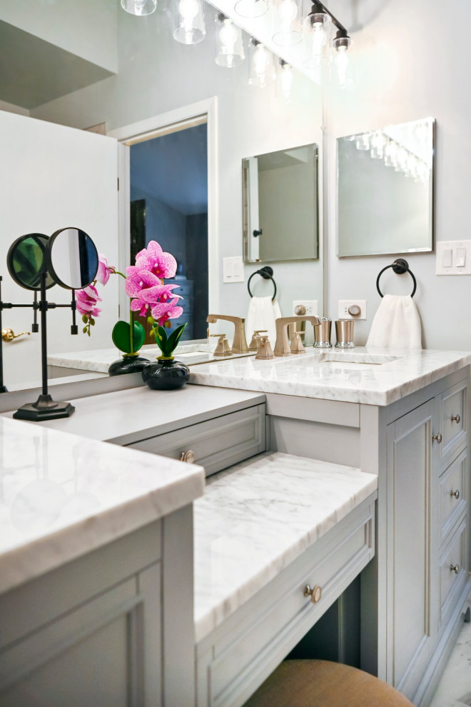 Home design - transitional home design idea in Chicago
