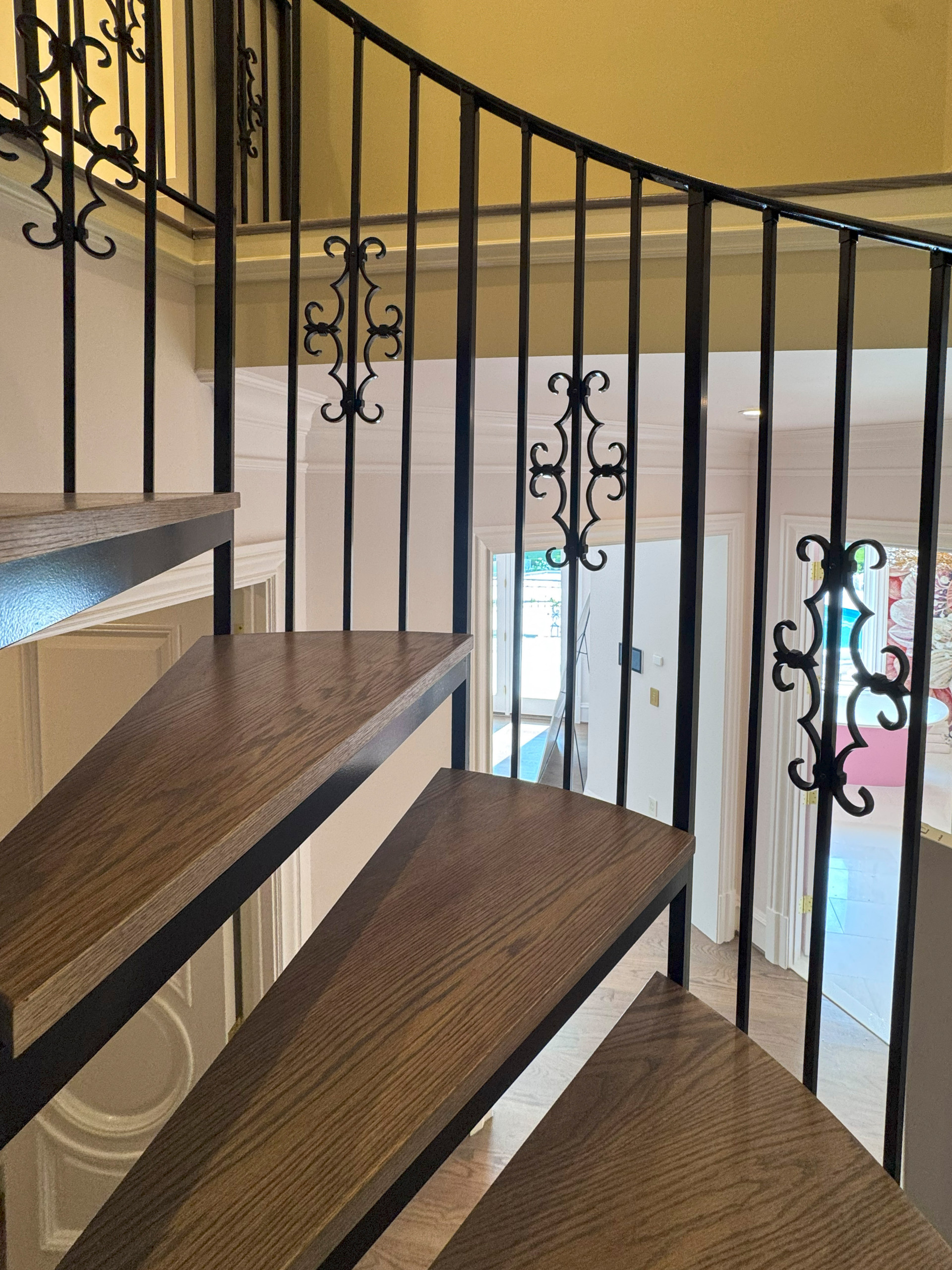 135_Vibrant Staircase with Touch of Historic Grandeur, Great Falls, VA 22066