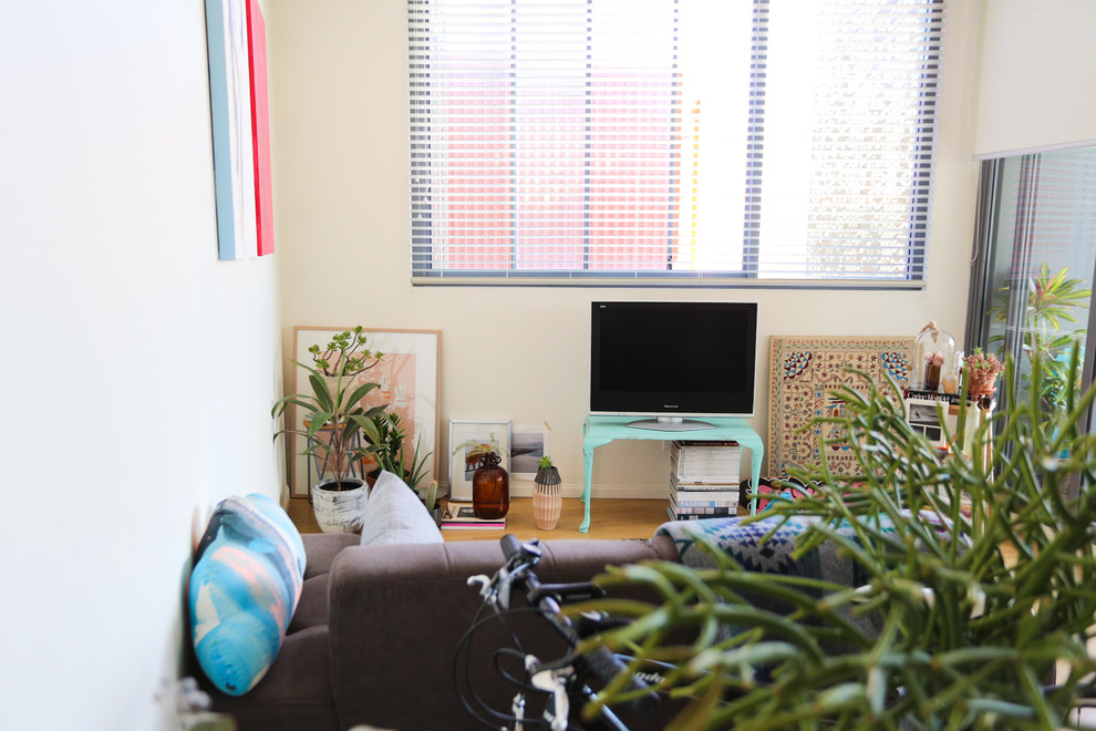 Design ideas for a contemporary living room in Sydney.