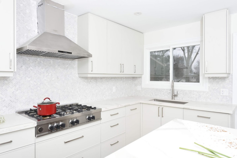Mid-sized transitional u-shaped light wood floor and white floor open concept kitchen photo in Toronto with an undermount sink, shaker cabinets, gray cabinets, quartzite countertops, white backsplash, metal backsplash, stainless steel appliances, an island and white countertops