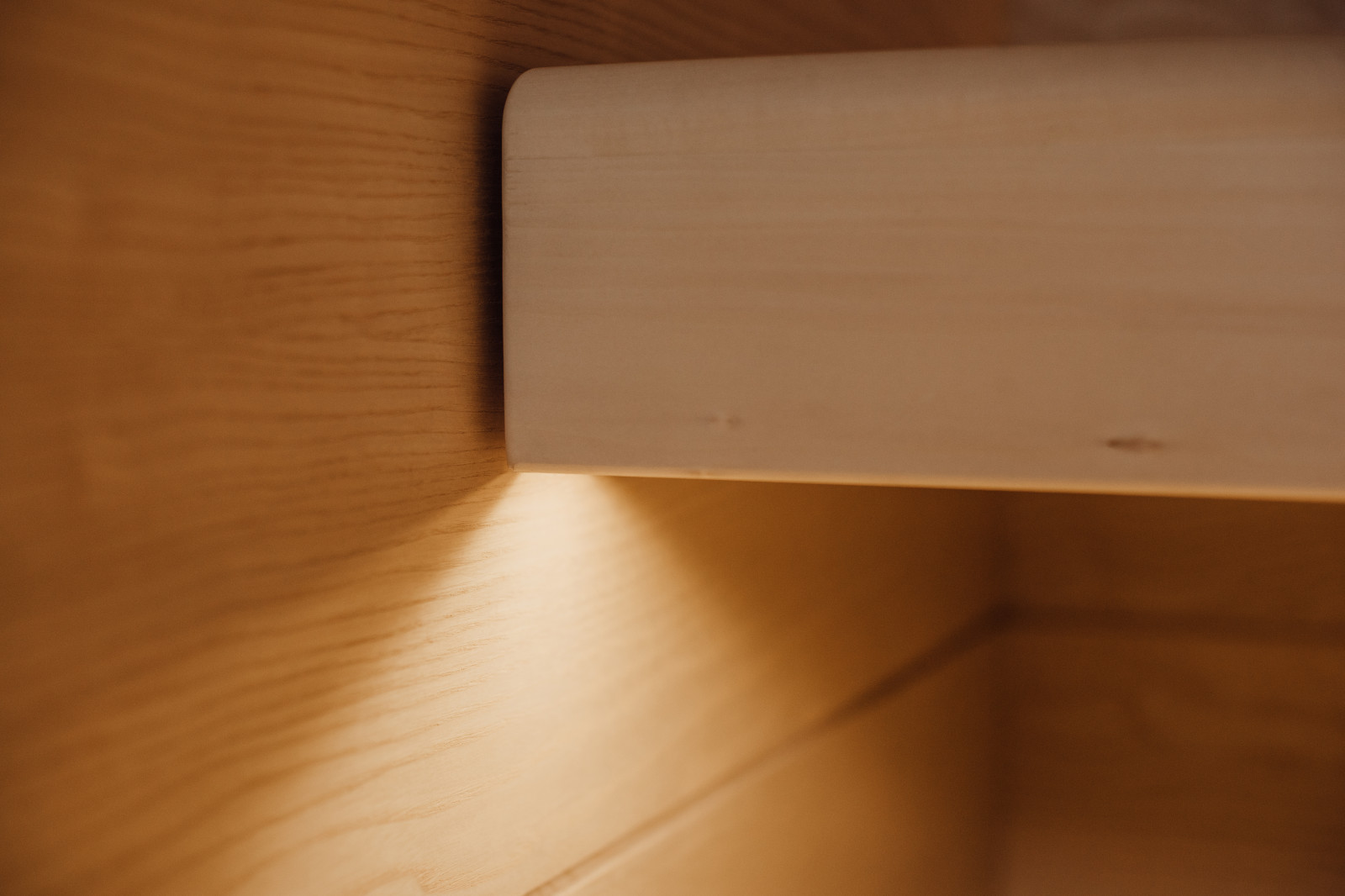 Подсветка полка.