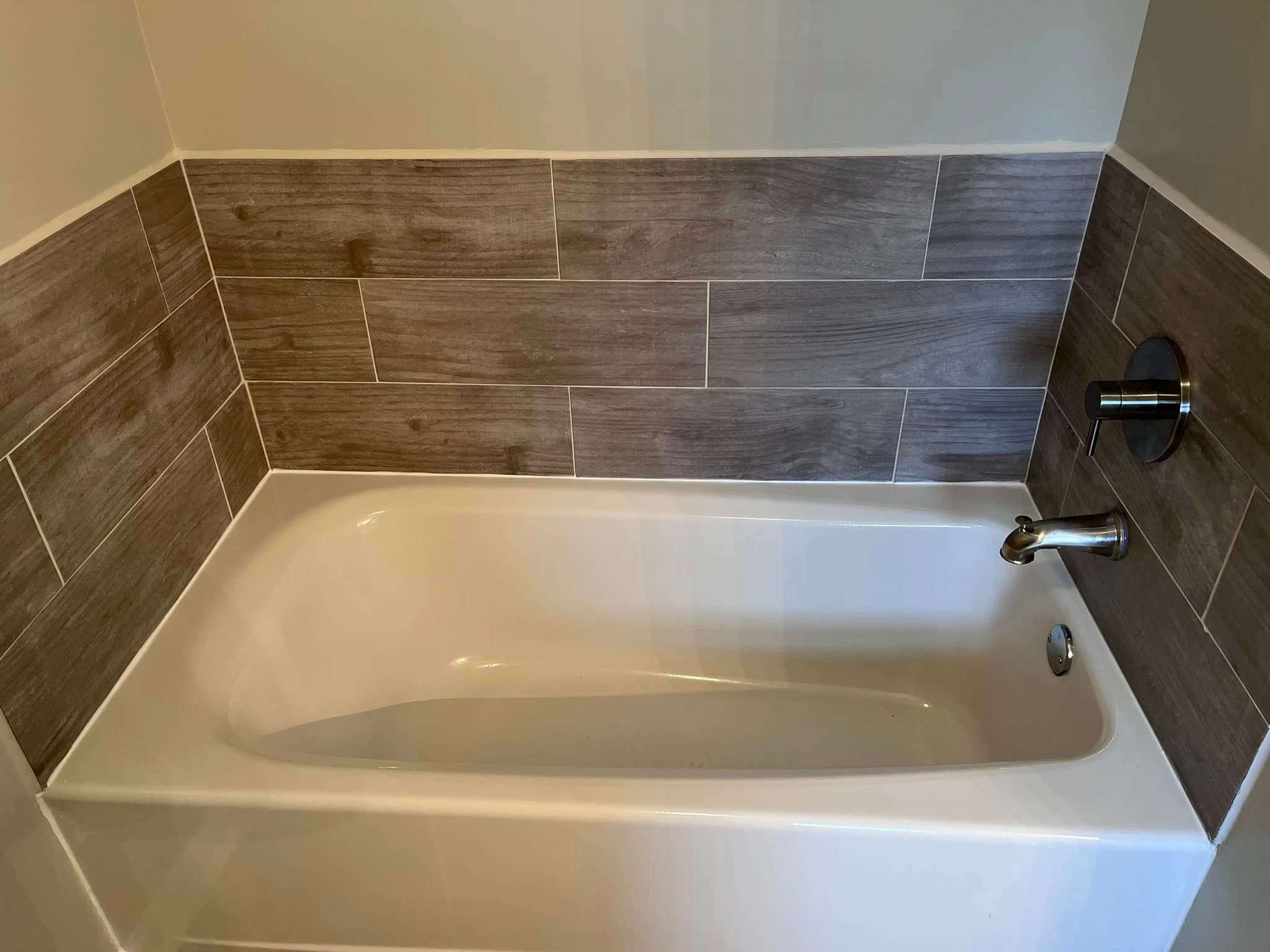 Bathtub Backsplash Remodel after