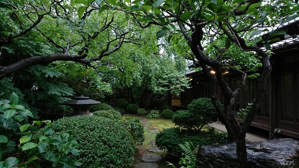 他の地域にある和風のおしゃれな庭の写真