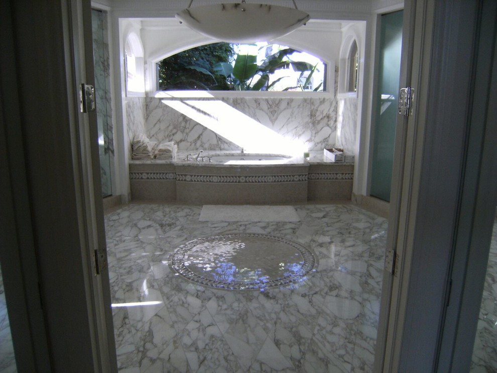 Transitional bathroom photo in Miami