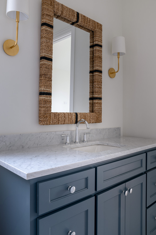 Transitional home design photo in Dallas